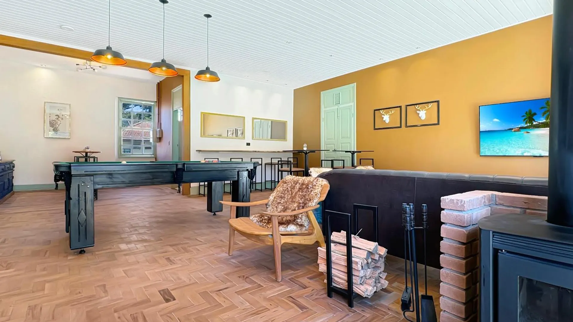 1 Suite 2 Bdrm Comercial Center Wi-Fi Balcony Campos do Jordao Apartment